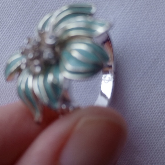 Vintage Silver mint green flower with rhinestone center ring - Picture 6 of 10